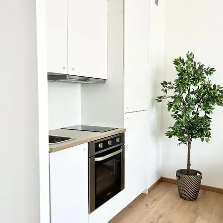 Isabellas: Near To Trainstation Apartment