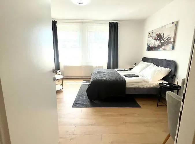 Isabellas: Near To Trainstation Apartment