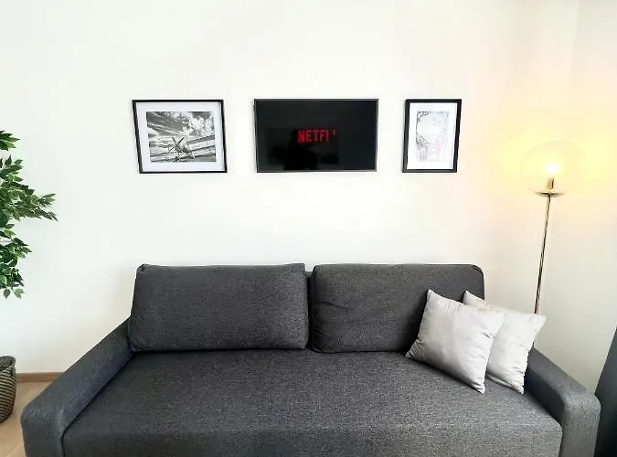 Isabellas: Near To Trainstation * 린츠